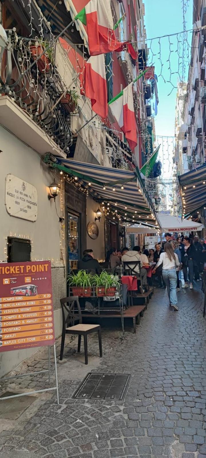 La Chicca Appartamento Intero Nei Quartieri Spagnoli Napoli Eksteriør billede